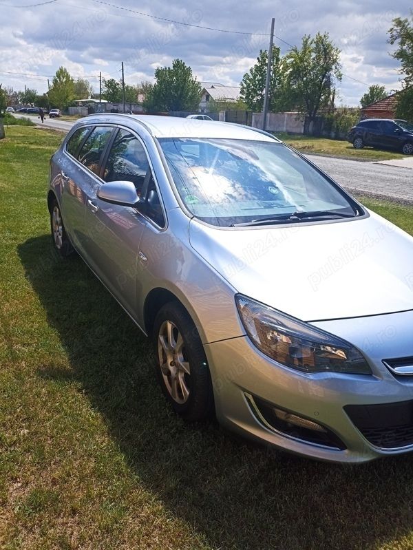 Gri Utilizat 2015 Opel Astra Break | 4.999 EUR (Preț bun) - Imagine 1/4
