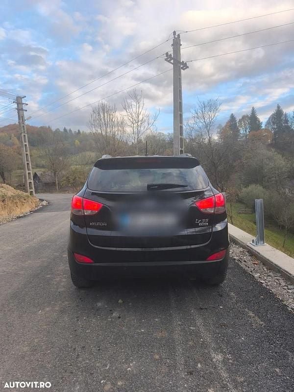 Culoarenegru Utilizat 2010 Hyundai ix35 SUV | 4.600 EUR (Super Preț) - Imagine 1/4