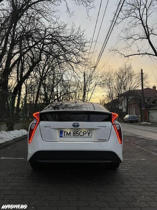 Second-hand Toyota Prius 122 CP (89 kW) 2018 Culoarealb Hatchback