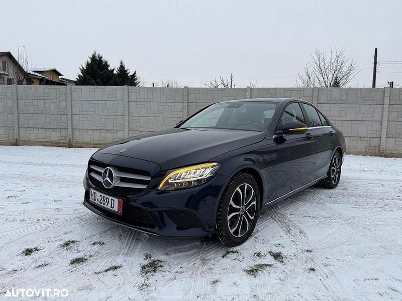 Culoarealbastru Utilizat 2020 Mercedes C220 Berlinǎ | 18.200 EUR (Super Preț) - Imagine 1/4