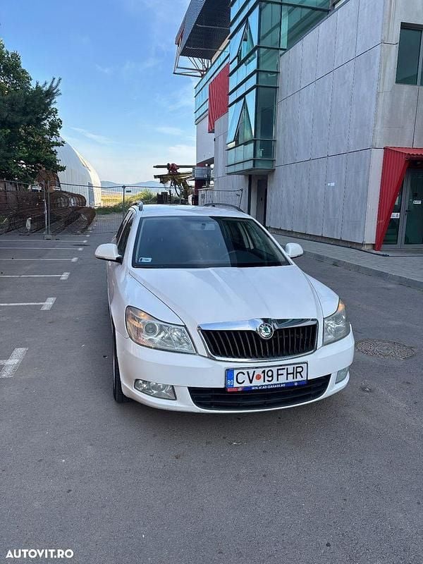 Alb Utilizat 2011 Skoda Octavia Classic Break | 3.799 EUR (Preț OK) - Imagine 1/4
