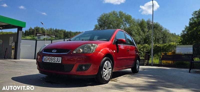 Second-hand Ford Fiesta Ambiente 68 CP (50 kW) 2007 Culoarerosu Hatchback