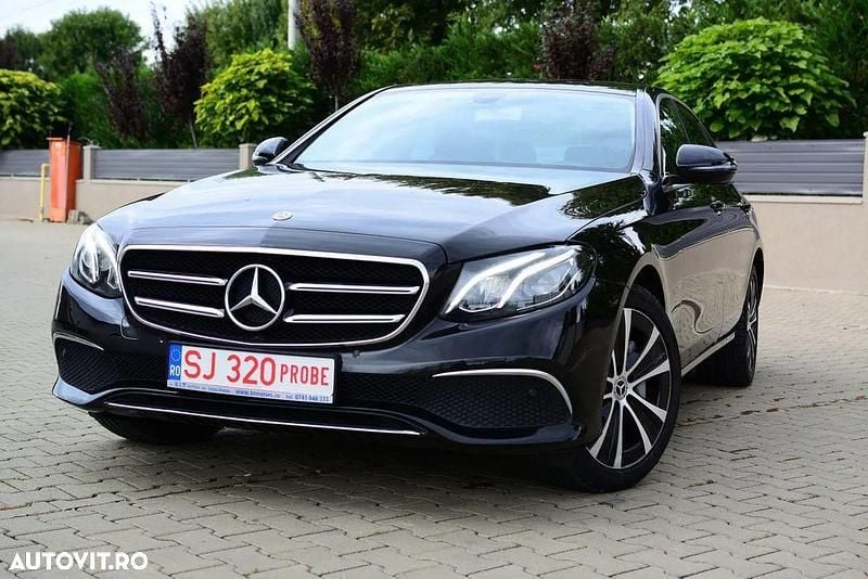 Culoarenegru Utilizat 2020 Mercedes E300 Berlinǎ | 17.900 EUR (Super Preț) - Imagine 1/4