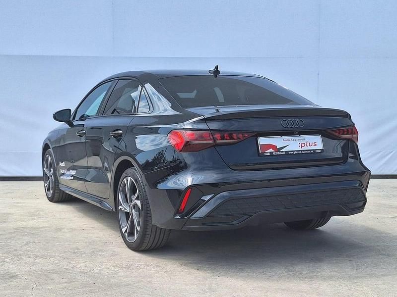 Nouă Audi A3 S-Line 150 CP (110 kW) 2025 Negru  metalic