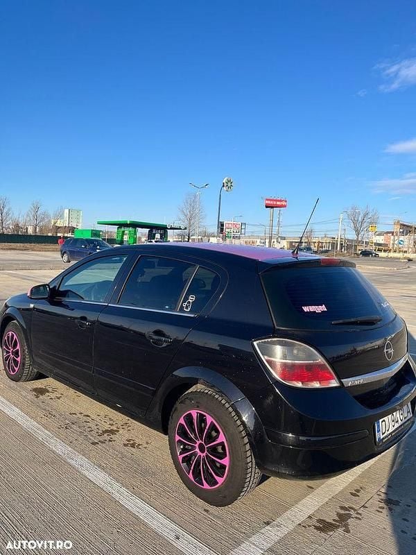Second-hand Opel Astra 110 CP (80 kW) 2010 Culoarenegru Hatchback