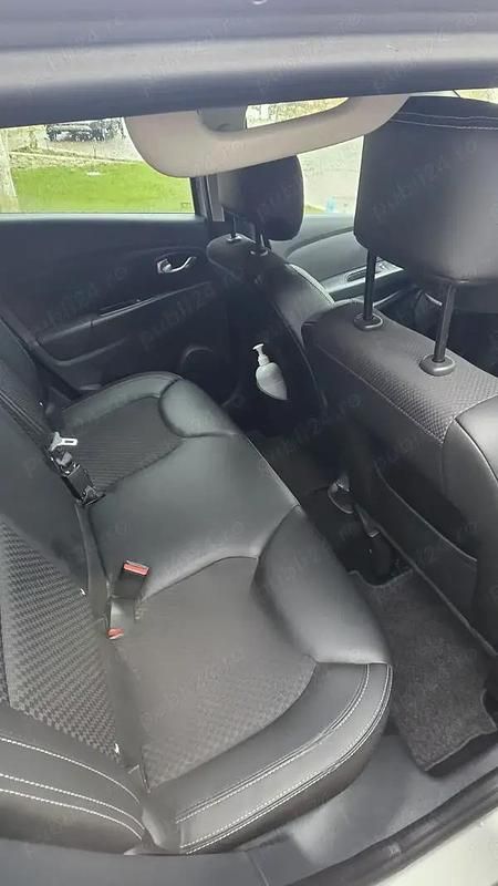 Second-hand Renault Clio GrandTour 66 CP (48 kW) 2017 Gri Break