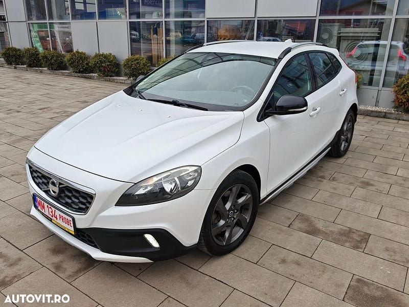 Second-hand Volvo V40 Summum 150 CP (110 kW) 2014 Culoarealb Hatchback