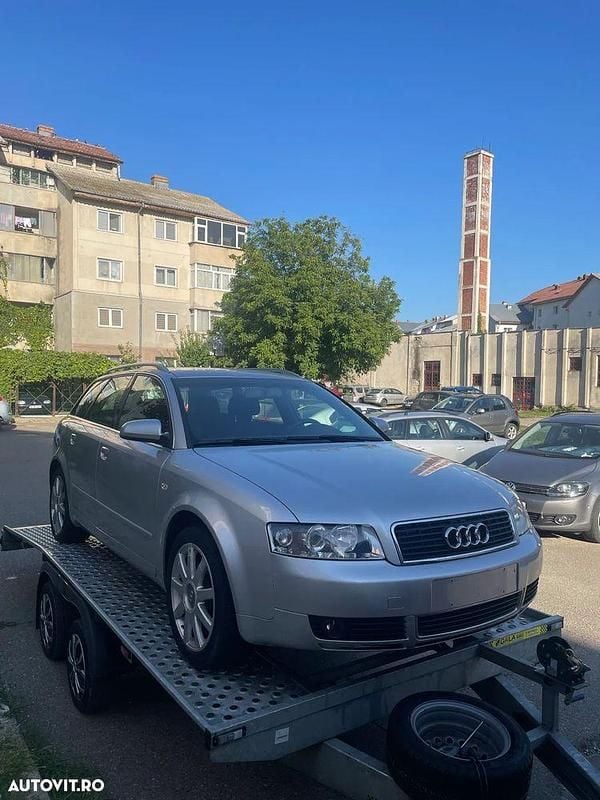 Culoareargint Utilizat 2004 Audi A4 Break | 2.200 EUR (Preț OK) - Imagine 1/4