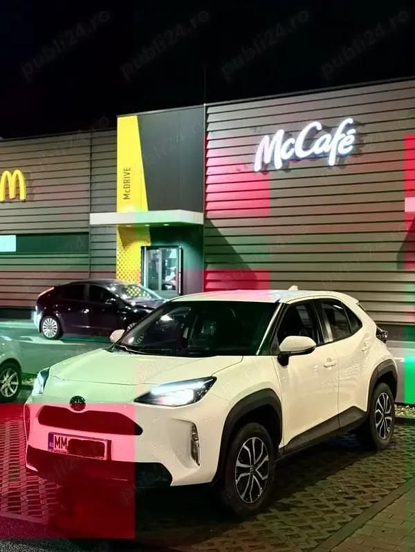 Alb Utilizat 2023 Toyota Yaris Cross SUV | 19.300 EUR - Imagine 1/4