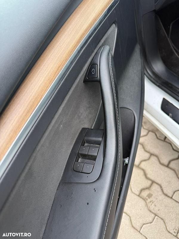 Second-hand Tesla Model 3 208 kW (283 CP) 2023 Culoarealb Berlinǎ