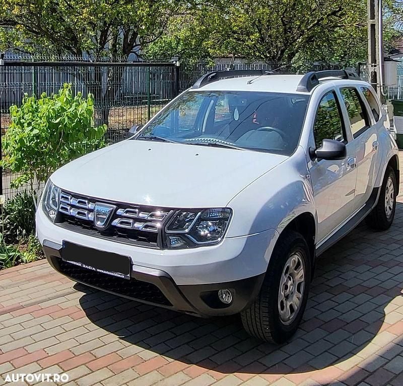 Alb Utilizat 2016 Dacia Duster Lauréate SUV | 8.500 EUR (Preț bun) - Imagine 1/4