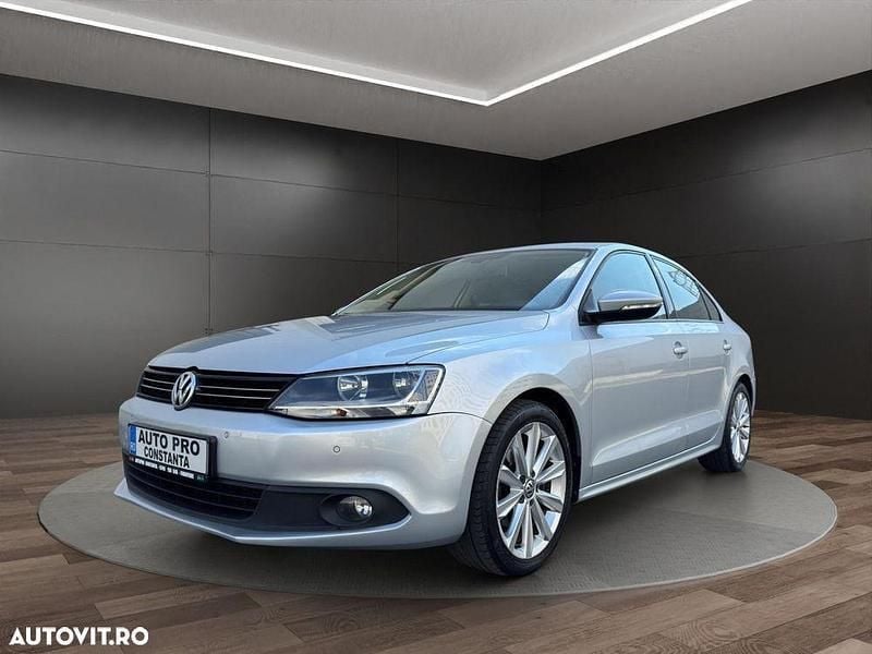 Gri Utilizat 2013 VW Jetta Comfortline Berlinǎ | 6.950 EUR (Preț OK) - Imagine 1/4
