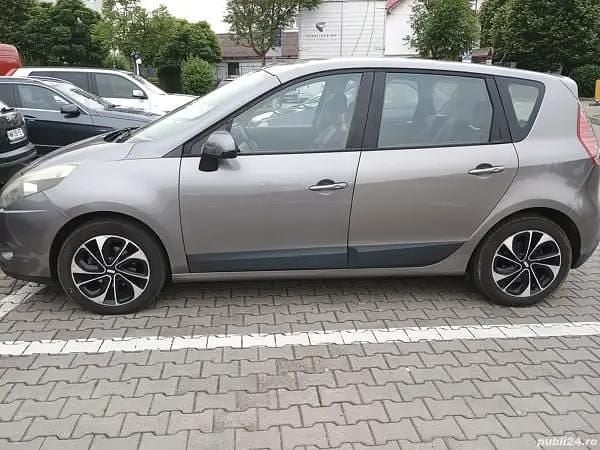 Gri Utilizat 2009 Renault Scénic III Monovolum | 2.800 EUR (Puțin scump) - Imagine 1/4
