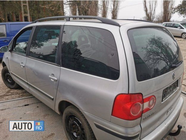 Second-hand VW Sharan 115 CP (84 kW) 2006 Argintiu Monovolum