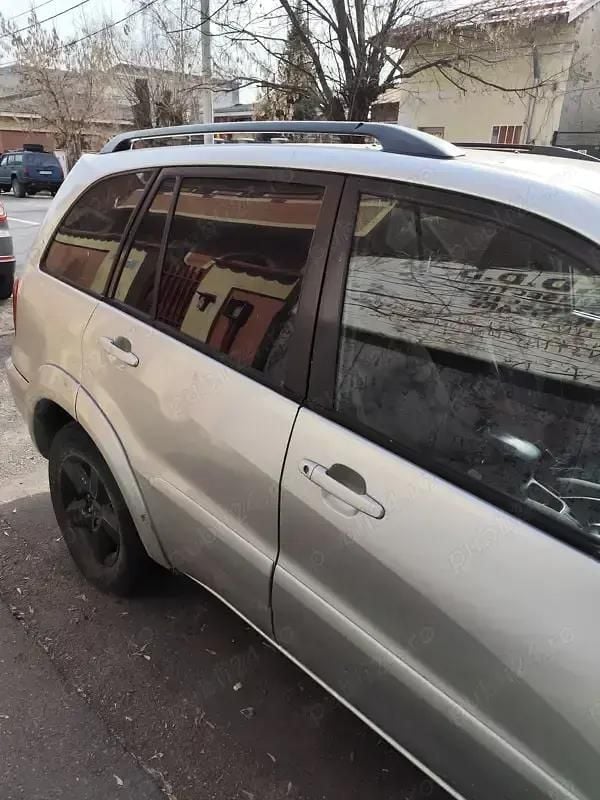 Utilizat 2004 Toyota RAV4 SUV | 2.900 EUR (Preț OK) - Imagine 1/4