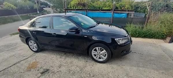 Utilizat 2013 VW Jetta Match Berlinǎ | 6.800 EUR (Puțin scump) - Imagine 1/4