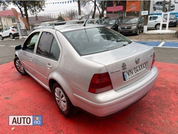 Second-hand VW Bora 90 CP (66 kW) 2000 Argintiu Berlinǎ