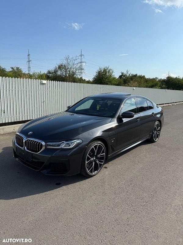 Culoaregri Utilizat 2021 BMW 545e Sport Line Berlinǎ | 40.999 EUR (Super Preț) - Imagine 1/4