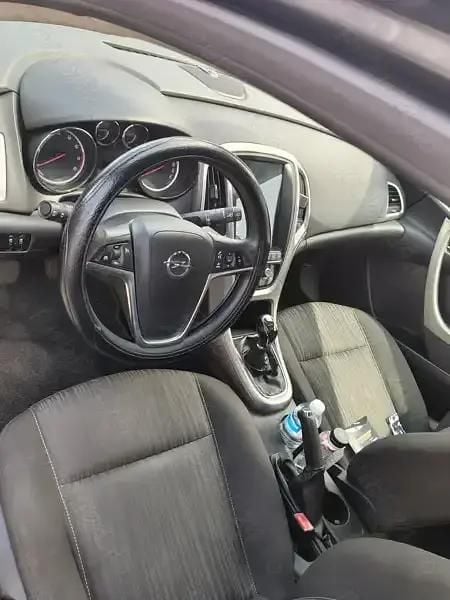 Second-hand Opel Astra 130 CP (95 kW) 2010 Berlinǎ