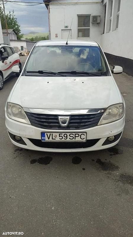 Alb Utilizat 2011 Dacia Logan Ambiance Berlinǎ | 1.200 EUR (Super Preț) - Imagine 1/4