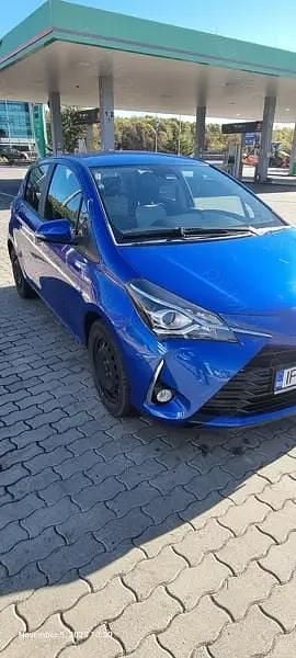 Second-hand Toyota Yaris Hybrid Luna 53 CP (38 kW) 2017 Albastru Hatchback