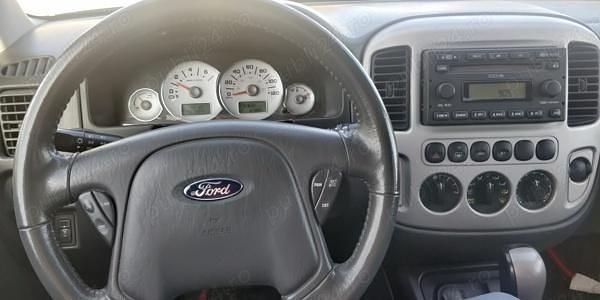 Second-hand Ford Escape 131 CP (96 kW) 2006 Verde SUV
