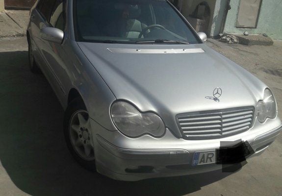 Second-hand Mercedes C180 160 CP (117 kW) 2003 Argintiu Berlinǎ