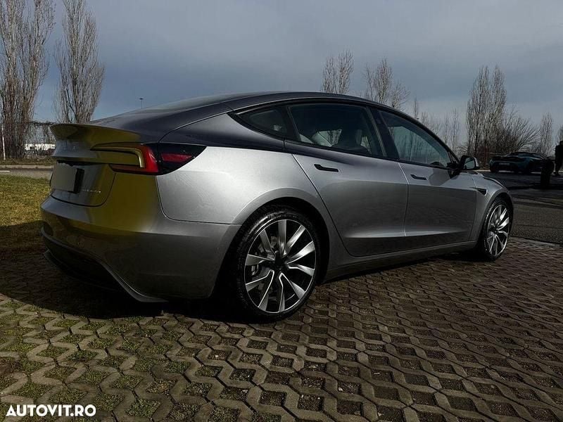 Second-hand Tesla Model 3 366 kW (498 CP) 2024 Culoareargint Berlinǎ