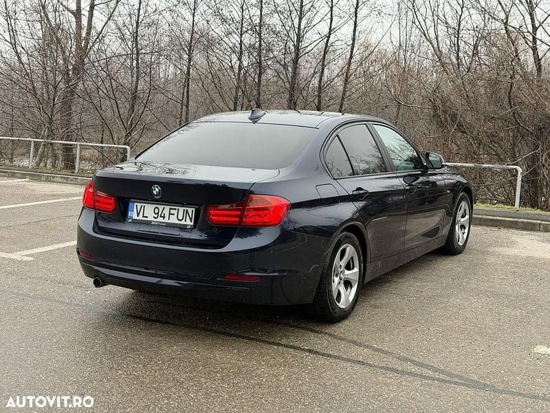 Second-hand BMW 320 163 CP (119 kW) 2015 Culoarealbastru Berlinǎ