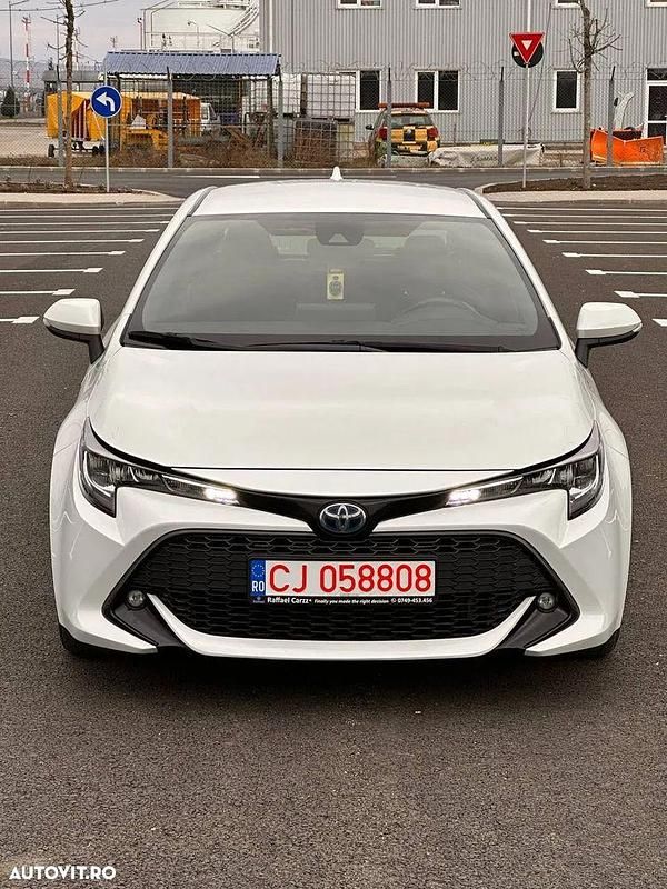 Culoarealb Utilizat 2020 Toyota Corolla Hatchback | 15.800 EUR (Preț OK) - Imagine 1/4