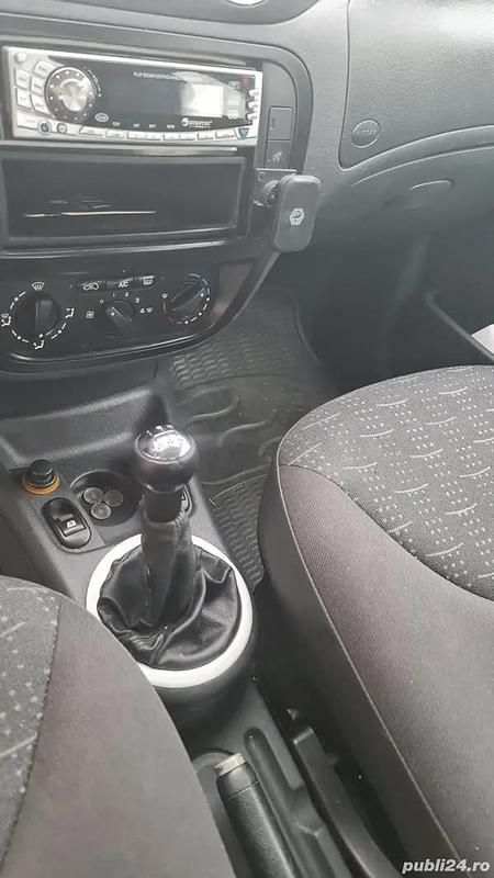 Utilizat 2005 Citroën C3 Hatchback | 1.400 EUR - Imagine 1/4