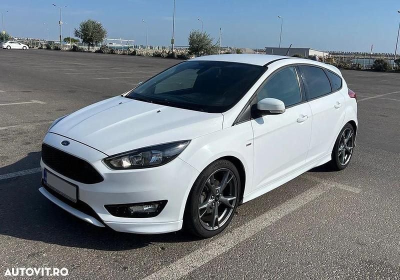 Culoarealb Utilizat 2017 Ford Focus ST-Line Hatchback | 8.500 EUR (Preț bun) - Imagine 1/4