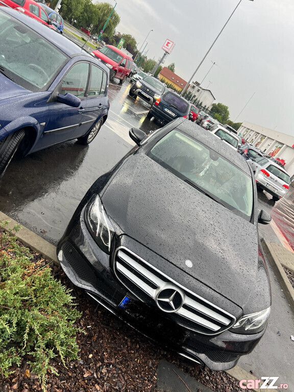 Utilizat 2016 Mercedes E220 Berlinǎ | 20.900 EUR - Imagine 1/4