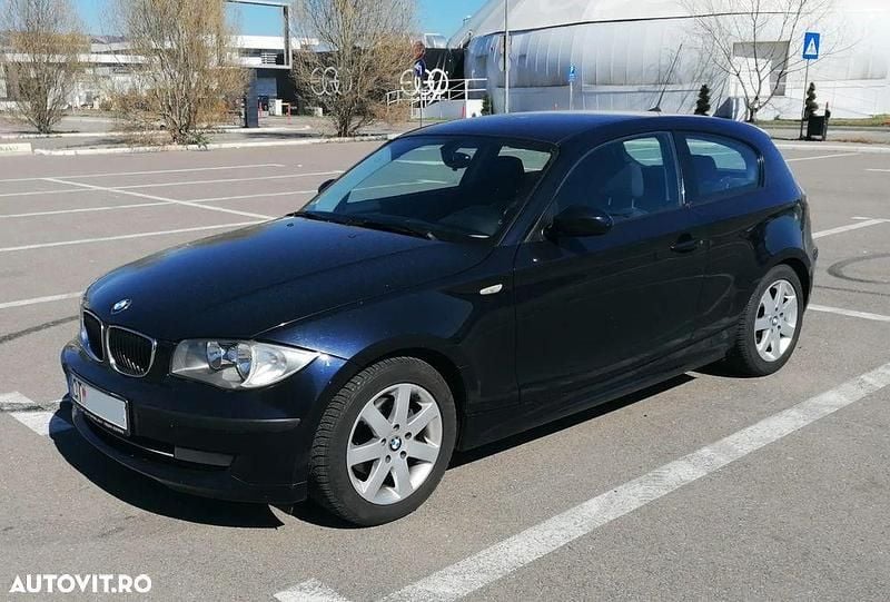 Albastru Utilizat 2008 BMW 118 Lifestyle Hatchback | 3.700 EUR (Super Preț) - Imagine 1/4