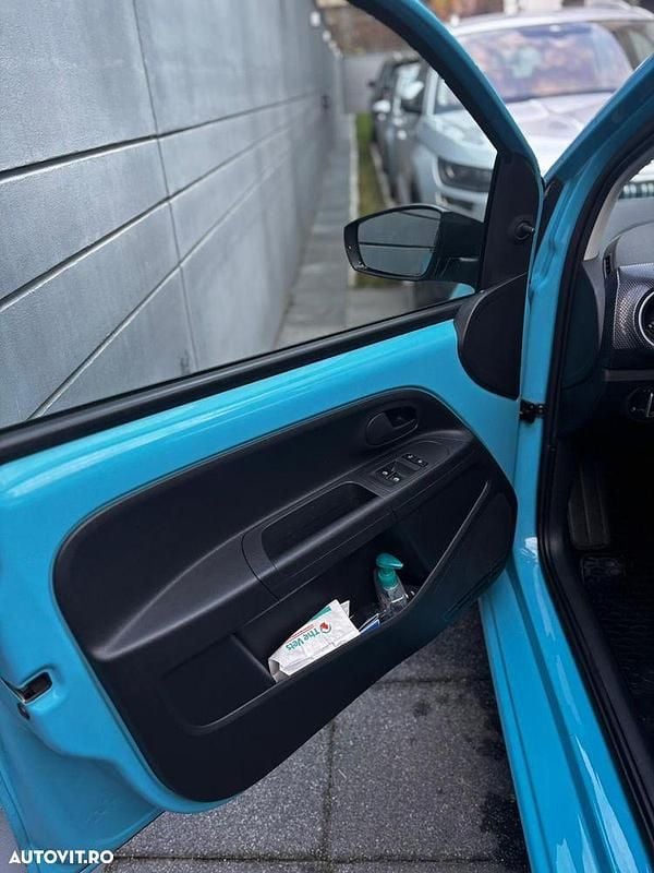 Second-hand VW e-up! 60 kW (82 CP) 2021 Culoarealbastru Hatchback