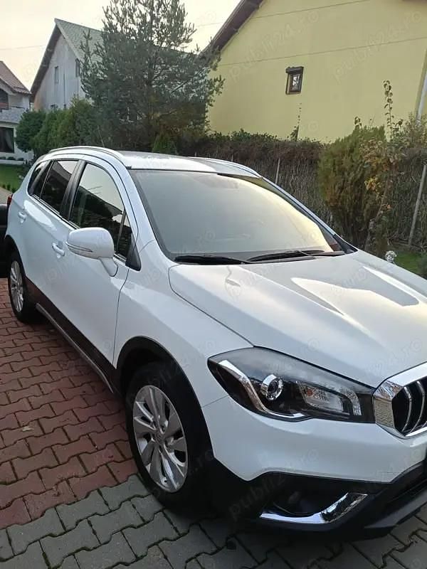 Alb Utilizat 2020 Suzuki SX4 S-Cross SUV | 13.400 EUR - Imagine 1/4