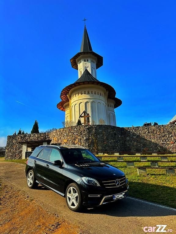 Negru Utilizat 2015 Mercedes ML250 AMG SUV | 18.200 EUR (Preț OK) - Imagine 1/4