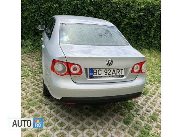 Second-hand VW Jetta 102 CP (75 kW) 2009 Gri Berlinǎ