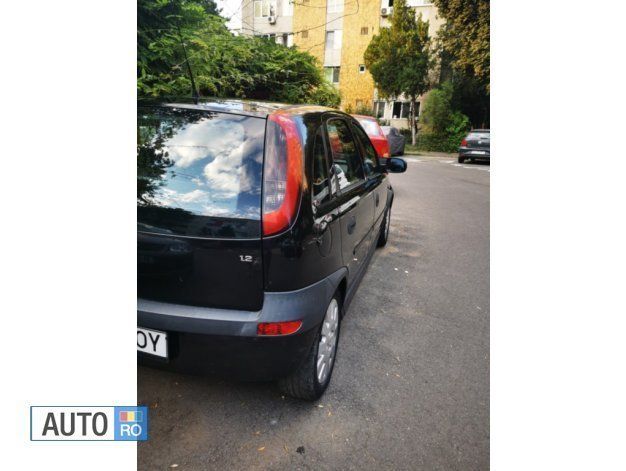 Negru Utilizat 2002 Opel Corsa | 1.300 EUR (Preț bun) - Imagine 1/3