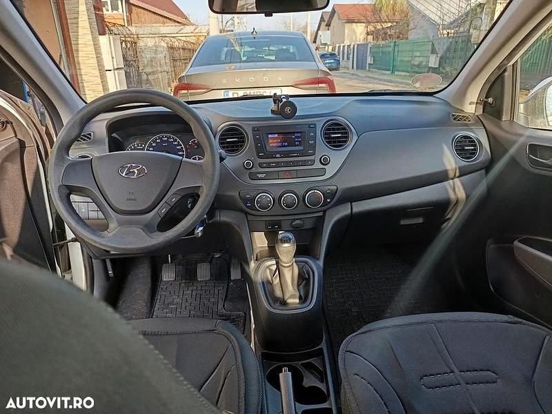 Second-hand Hyundai i10 Comfort 67 CP (49 kW) 2019 Culoarealb Hatchback