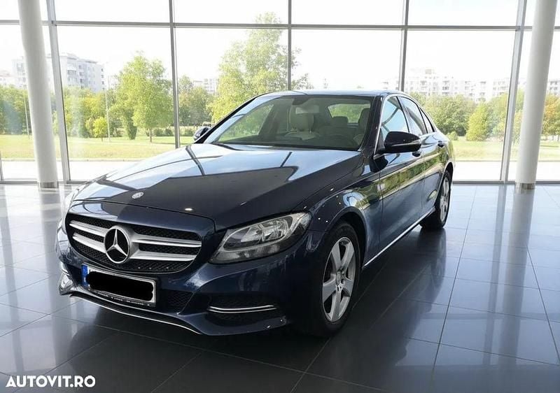 Second-hand Mercedes C250 204 CP (150 kW) 2015 Culoarealbastru Berlinǎ