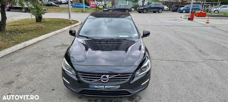 Culoarenegru Utilizat 2015 Volvo S60 Momentum Berlinǎ | 9.500 EUR (Preț OK) - Imagine 1/4