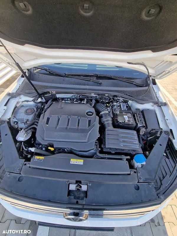 Second-hand VW Passat Business 150 CP (110 kW) 2021 Culoarealb Berlinǎ