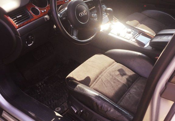Argintiu Utilizat 2006 Audi A8 Berlinǎ | 5.000 EUR - Imagine 1/4