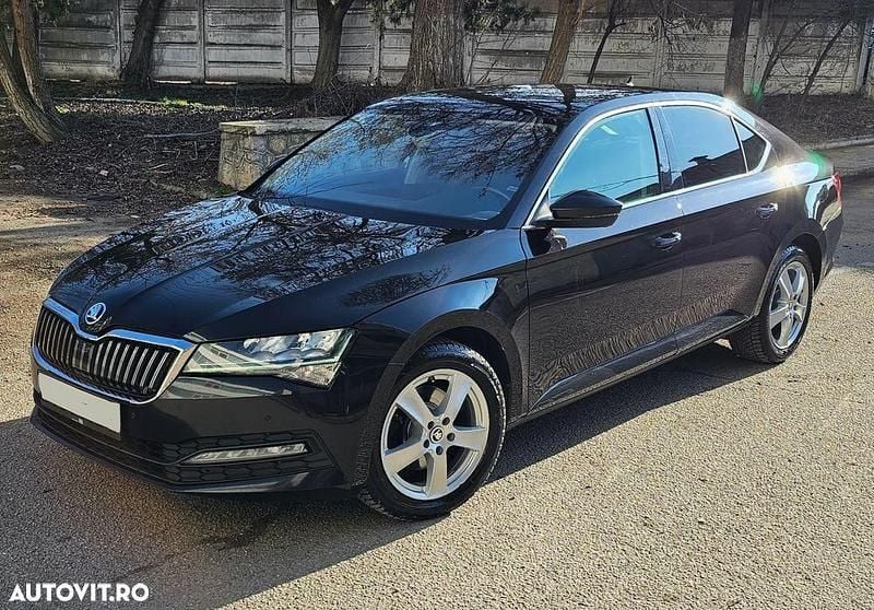 Culoarenegru Utilizat 2022 Skoda Superb SportLine Berlinǎ | 16.990 EUR (Preț bun) - Imagine 1/4
