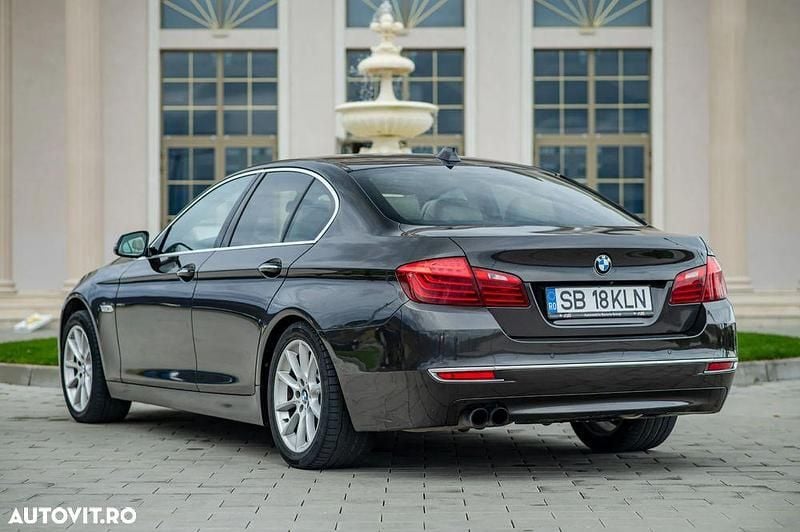 Second-hand BMW 530 Luxury Line 258 CP (189 kW) 2014 Culoaremaro Berlinǎ