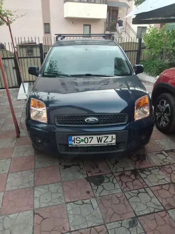 Utilizat 2010 Ford Fusion Monovolum | 3.200 EUR (Preț bun) - Imagine 1/3