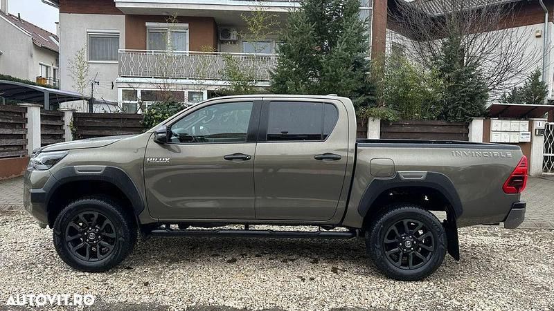 Second-hand Toyota HiLux Edition 204 CP (150 kW) 2023 Culoareverde Pickup