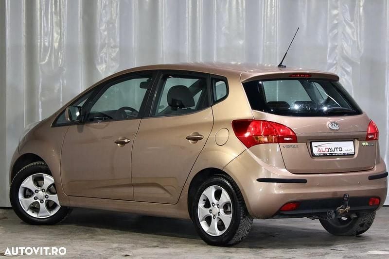 Second-hand Kia Venga Platinum Edition 128 CP (94 kW) 2010 Culoarebej Hatchback