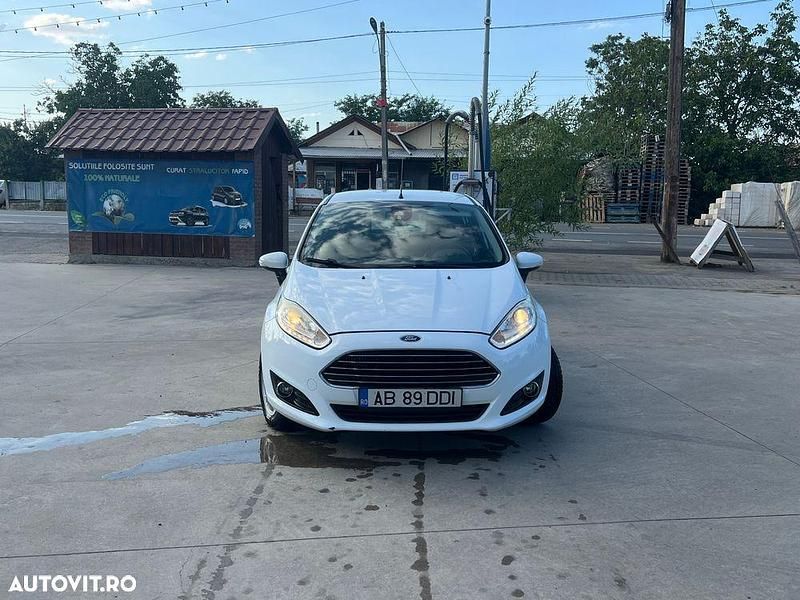 Culoarealb Utilizat 2014 Ford Fiesta Titanium Hatchback | 4.200 EUR (Super Preț) - Imagine 1/4